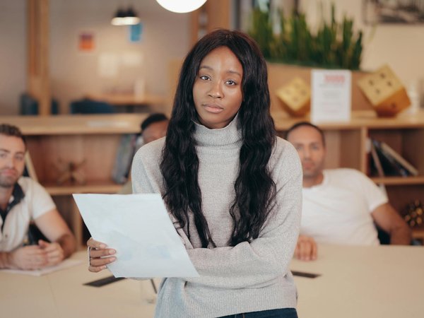 Wie kann der Einbau einer effizienten Lüftungsanlage das Raumklima in einem Mehrfamilienhaus verbessern?