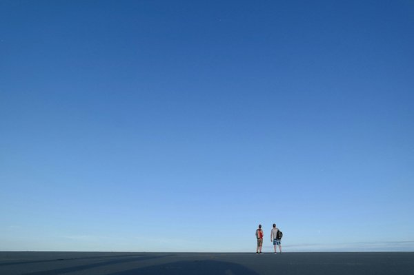 Wie wendet man die Prinzipien des minimalistischen Designs auf einen kleinen Wohnbereich an?